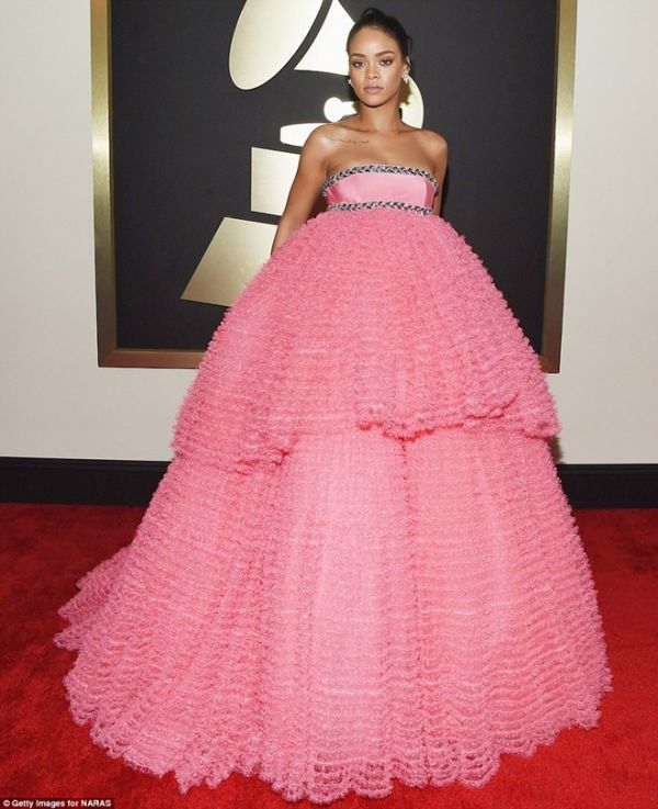 Rihanna dẫn đầu danh sách thảm họa thời trang Grammy