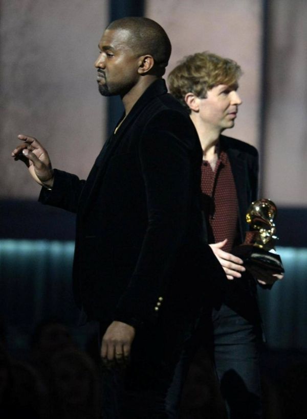 Kanye West thực sự tính cướp mic trên sân khấu Grammy 2015