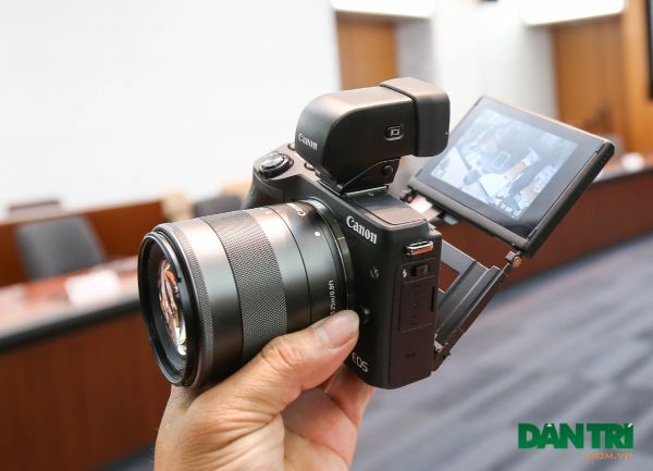 Cận cảnh máy ảnh không gương lật Canon EOS M3 mới nhất 5