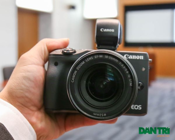 Cận cảnh máy ảnh không gương lật Canon EOS M3 mới nhất