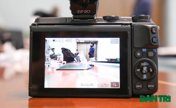 Cận cảnh máy ảnh không gương lật Canon EOS M3 mới nhất 6