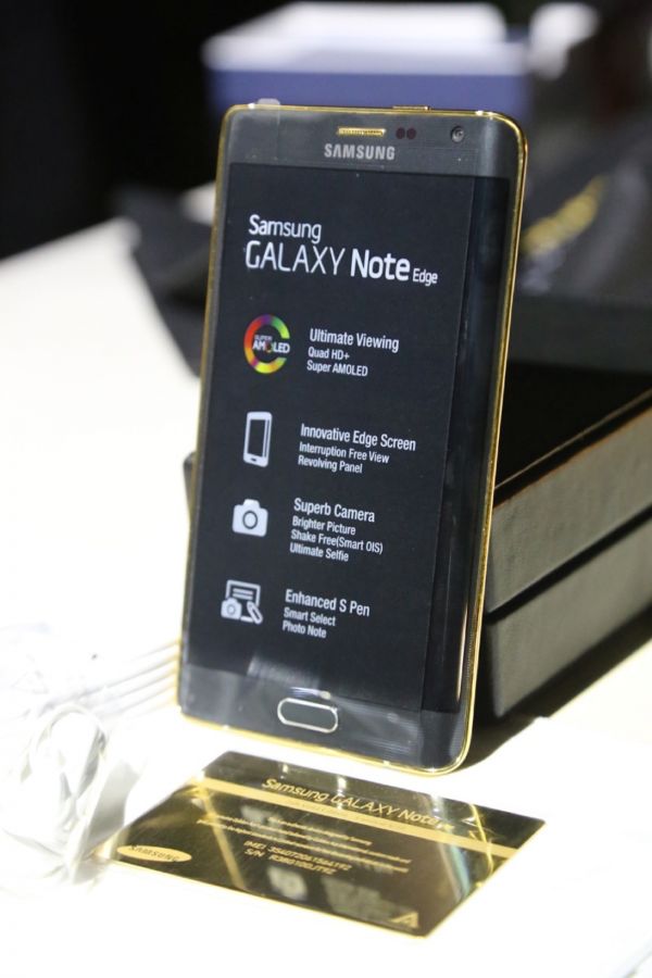 Cận cảnh Galaxy Note Edge mạ vàng tại Việt Nam 3