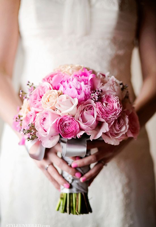 Hoa cưới màu hồng cho cô dâu Việt 3