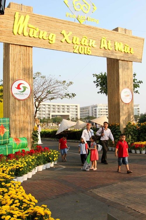 Khai mạc Hội chợ hoa xuân Phú Mỹ Hưng 2015: Ngập tràn văn hóa đồng quê