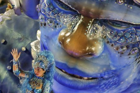 Lễ hội hóa trang lớn nhất thế giới vẫn rầm rộ bất chấp mưa bão 7
