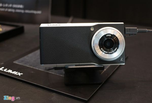 Smartphone lai máy ảnh dùng ống Leica từ Panasonic