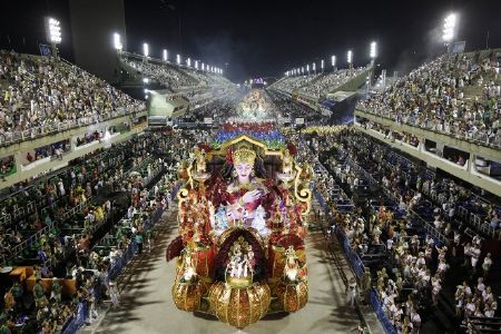 Lễ hội hóa trang lớn nhất thế giới vẫn rầm rộ bất chấp mưa bão 22