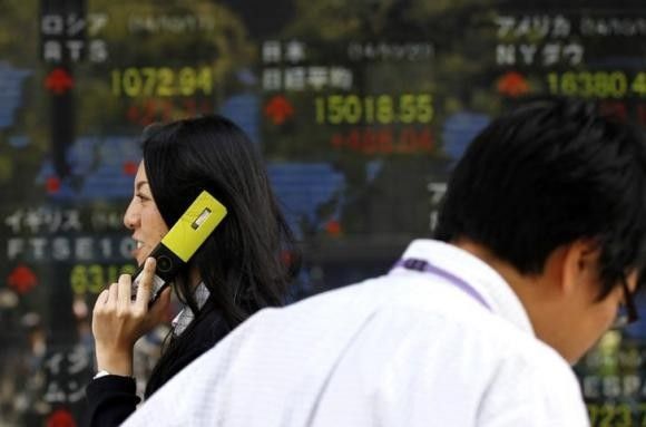 Điện thoại nắp gập bất ngờ tăng trưởng mạnh tại Nhật