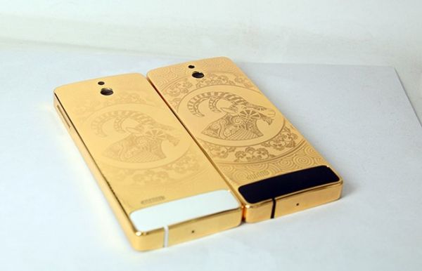 Bộ sưu tập điện thoại Nokia 515 mạ vàng cho năm Mùi
