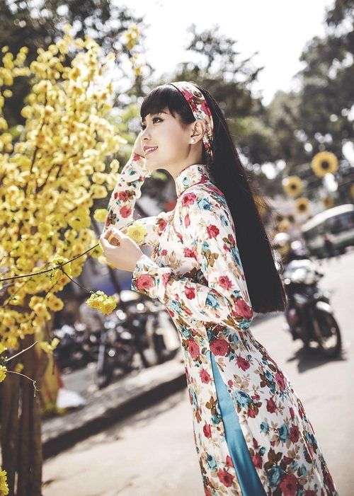 Á hậu Diễm Trang đẹp nền nã "khó cưỡng" với áo dài 9