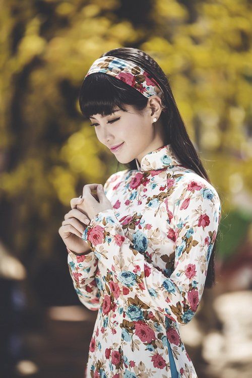Á hậu Diễm Trang đẹp nền nã "khó cưỡng" với áo dài 18