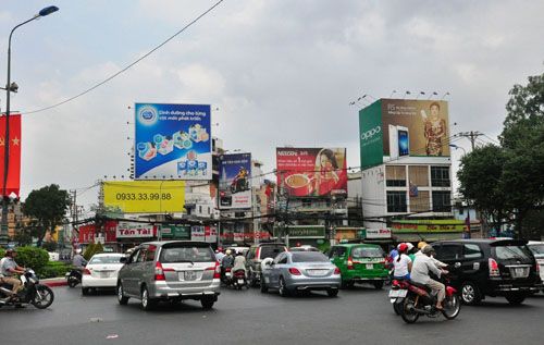 Mồng 1 Tết, người Sài Gòn đổ ra đường du xuân 27