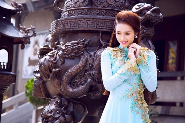 Chọn áo dài du Xuân hợp mốt như mỹ nhân showbiz Việt 16