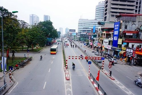 Hà Nội chiều 30 Tết: Nhà nhà tiễn năm cũ, đường phố vắng vẻ 6