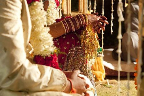 Ấn Độ: Chú rể đột quỵ, cô dâu cưới luôn khách mời 3