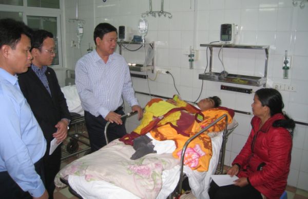 Ngày Tết, Bộ trưởng Thăng thăm nạn nhân TNGT