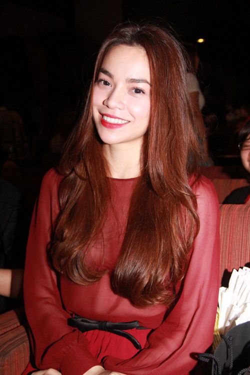 Những kiểu tóc nhìn là mê của Nữ hoàng giải trí Việt 24