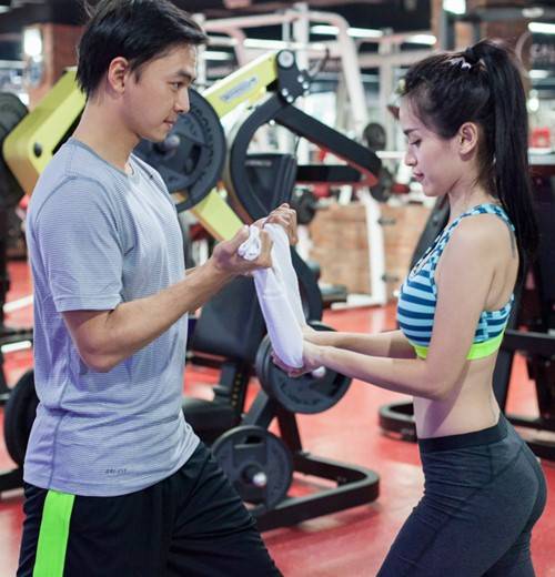 Tú Vi tình cảm với Văn Anh trong phòng tập 18