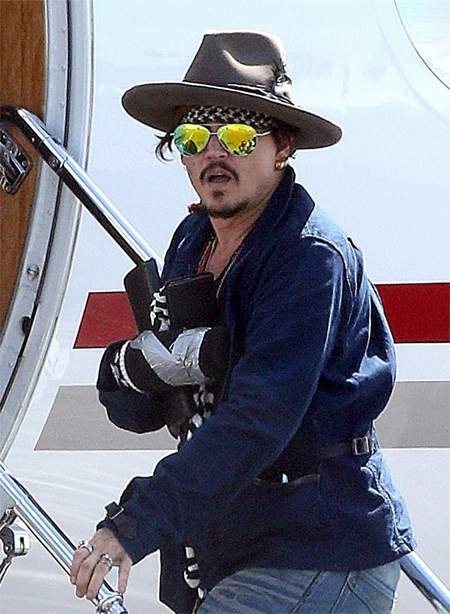 Johnny Depp bị thương tại Úc 2