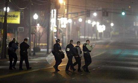 Mỹ: Biểu tình lại bùng phát tại Ferguson, 2 cảnh sát bị bắn 7