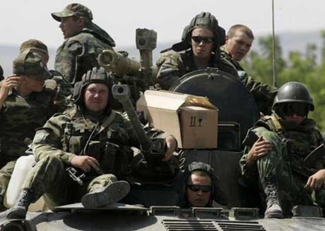 Nga: 8.000 lính pháo binh tập trận gần biên giới Ukraine