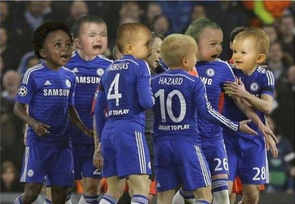 Ảnh chế dàn sao Chelsea hóa trẻ con tại Champions League