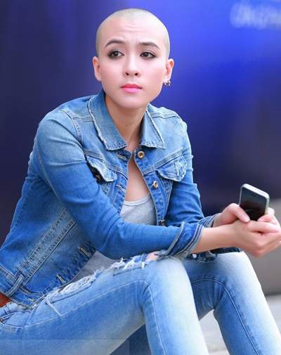 Cô gái đầu trọc thi Vietnam Idol 2015