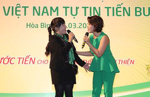 Diva Mỹ Linh trao học bổng cho con em phụ nữ khó khăn 18