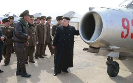 Ông Kim Jong-un thị sát, chỉ đạo tập trận tấn công sân bay địch