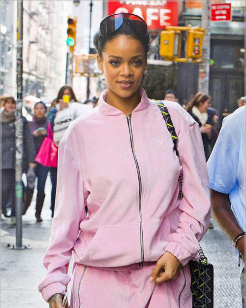 Rihanna đột nhiên phát cuồng với màu hồng 42