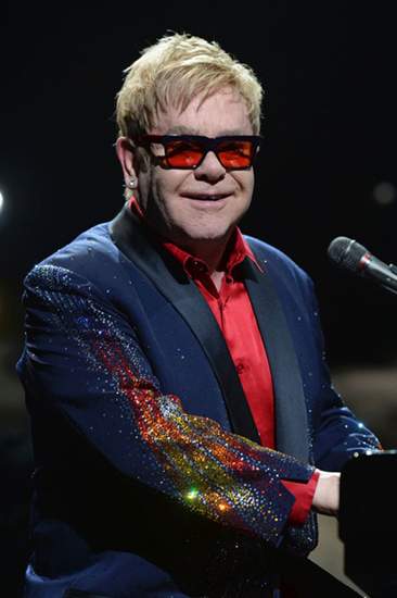 Mẹ Elton John thuê người đóng giả con trai trong sinh nhật 2
