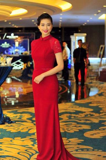 Diễm Hương, Ngô Thanh Vân mặc đẹp nhất tuần với sắc đỏ 2