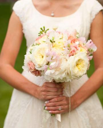 Những mẫu hoa cưới cầm tay phong cách cổ điển 23