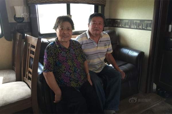 Cụ ông 76 tuổi mua nhà di động đưa vợ đi du lịch 3