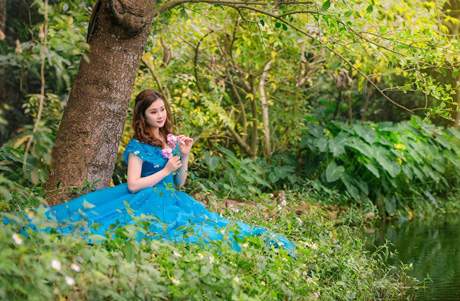 Nữ sinh Kinh tế hóa thân thành công chúa trong rừng xanh 11