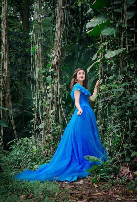 Nữ sinh Kinh tế hóa thân thành công chúa trong rừng xanh