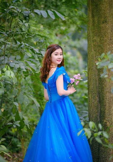 Nữ sinh Kinh tế hóa thân thành công chúa trong rừng xanh 4