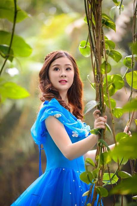 Nữ sinh Kinh tế hóa thân thành công chúa trong rừng xanh 14