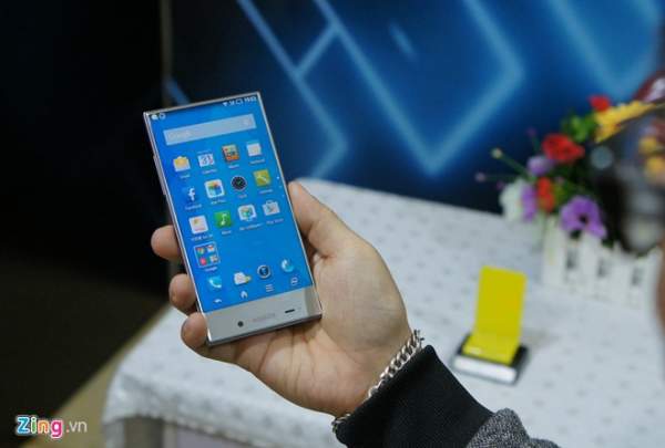 Smartphone không viền của Sharp về Việt Nam giá 7 triệu 16