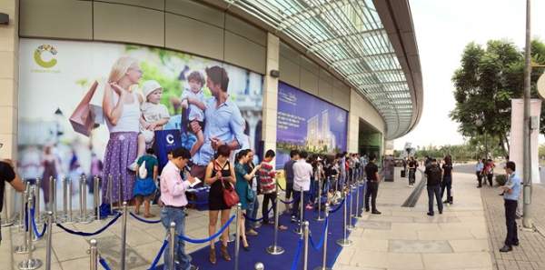 Xếp hàng từ 4h sáng mua Galaxy S6 tại Việt Nam