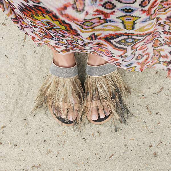 8 đôi sandal cực độc đáo bạn không thể bỏ qua vào hè này