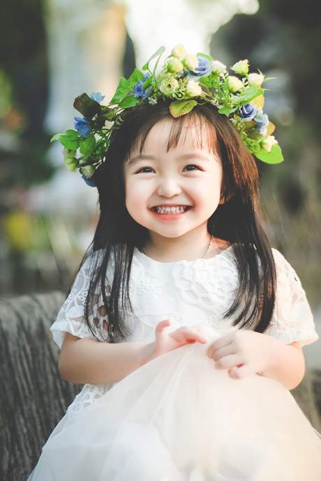 Bé gái 3 tuổi xinh như thiên thần khiến người xem không thể rời mắt