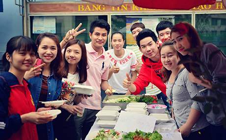 Sinh viên Việt – Hàn dạy nhau làm bánh tteok, bánh chay 2