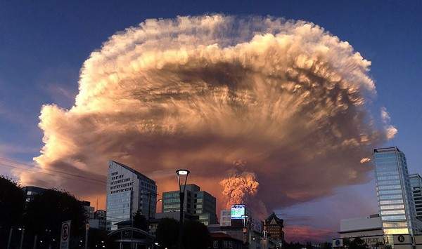 Cận cảnh núi lửa Chile đang phun trào khiến bạn hết hồn 9
