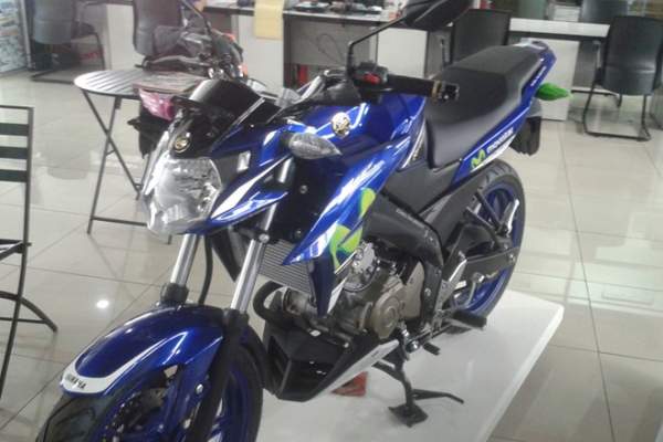 Ảnh chi tiết Yamaha V-Ixion màu xanh MotoGP 2015 2