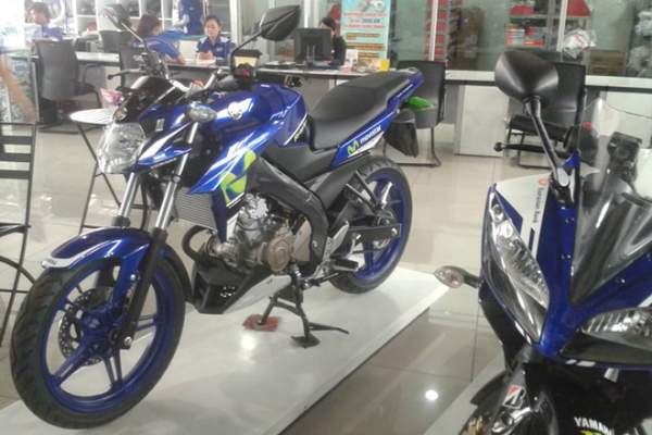 Ảnh chi tiết Yamaha V-Ixion màu xanh MotoGP 2015