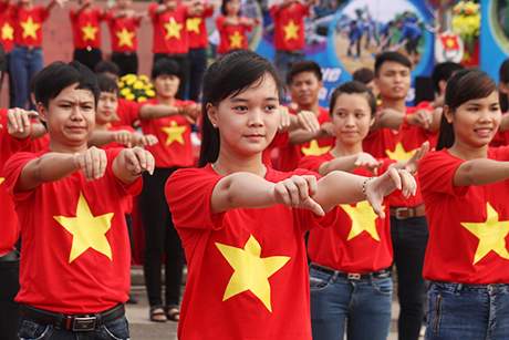 Tuổi trẻ Thái Nguyên nhảy flashmob ra quân mùa hè tình nguyện 2015