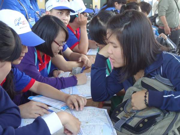 Tình nguyện viên sẵn sàng “tiếp” thí sinh đến Bình Định dự thi