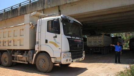 Điều xe đặc chủng từ Hà Nội vào Thanh Hóa "xử" xe quá tải