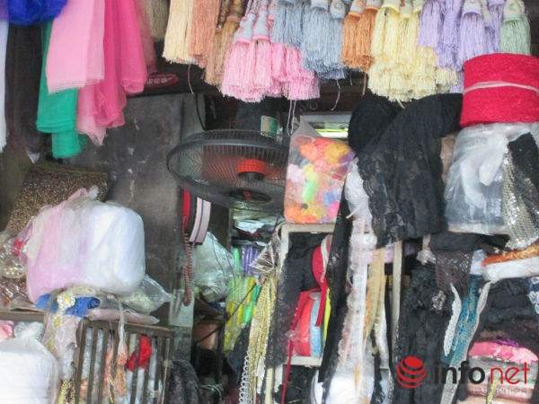 "Sửng sốt" với những cửa hàng siêu nhỏ, siêu đắt ở Hà Nội 36